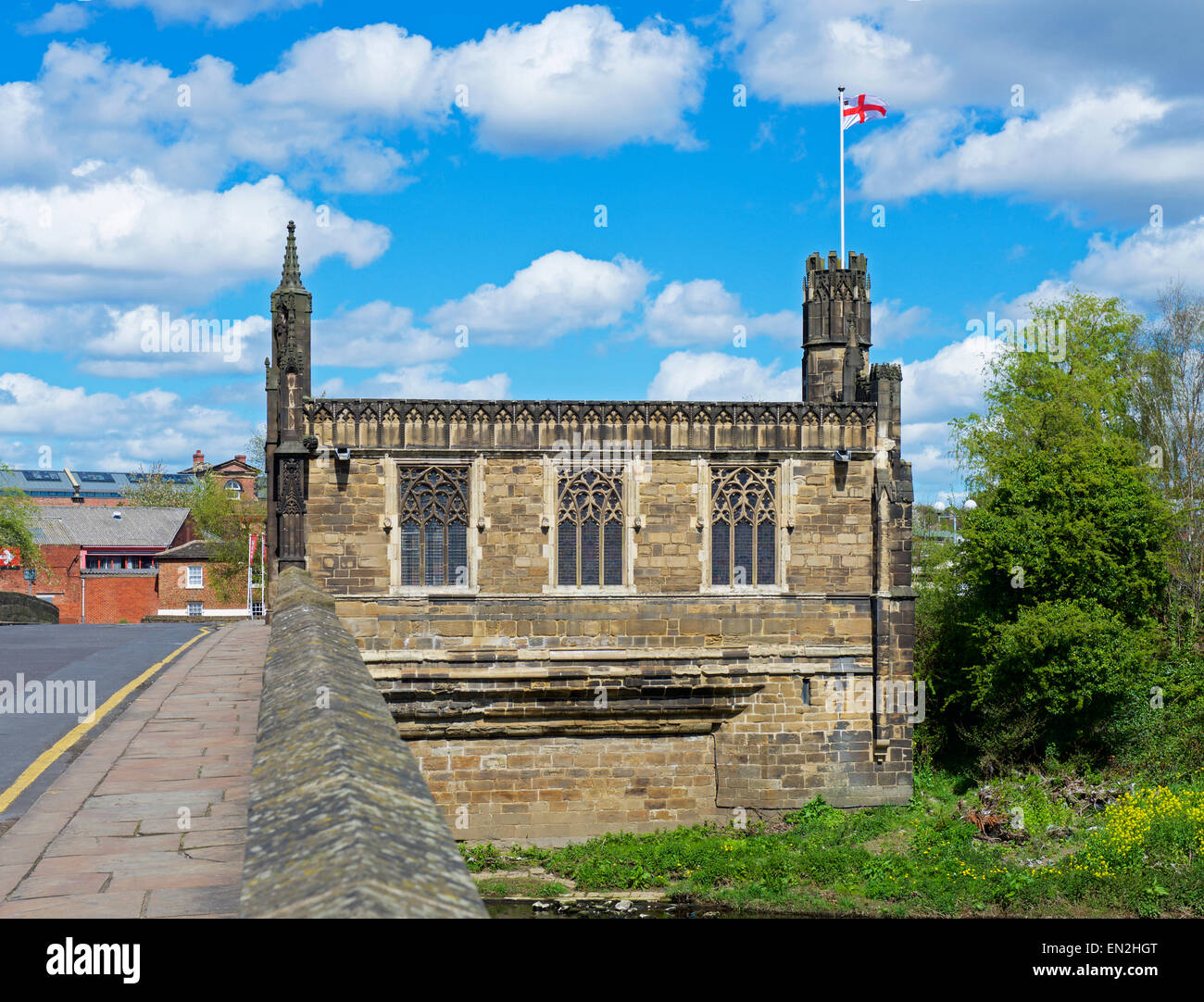 Le Chantry Cappella di Santa Maria Vergine, sul ponte medievale sul fiume Calder, Wakefield, West Yorkshire, Inghilterra, Regno Unito Foto Stock