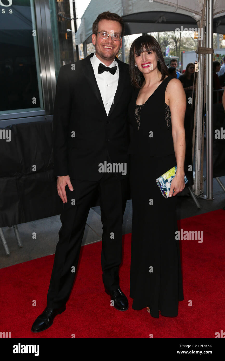 Giovanni verde (L) e la moglie Sarah Urist frequentare il tempo 2015 100 Gala a Frederick P. Rose Hall, Jazz al Lincoln Center. Foto Stock