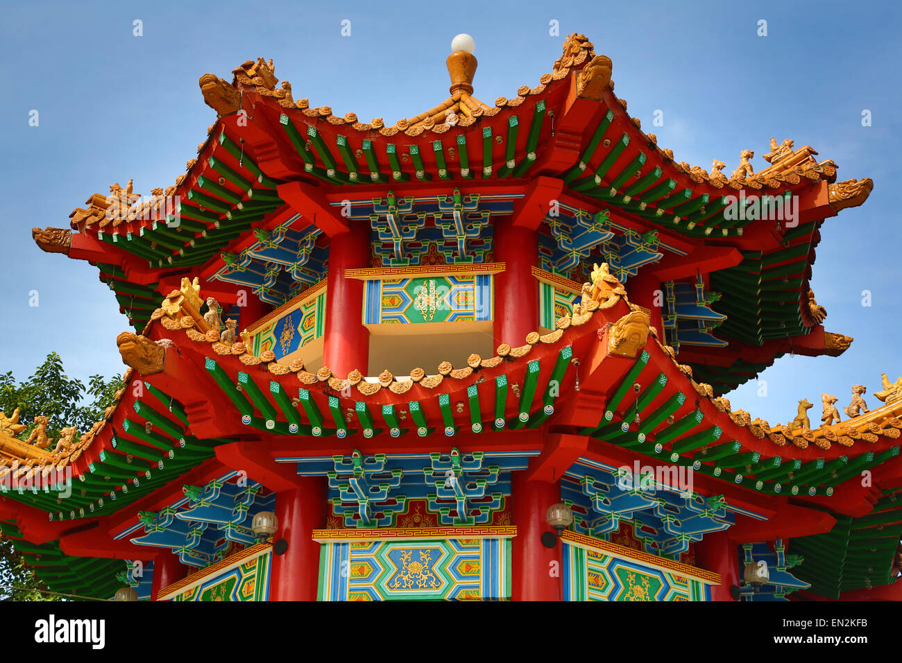 Le decorazioni del tetto sulla Thean Hou tempio Cinese, Kuala Lumpur, Malesia Foto Stock