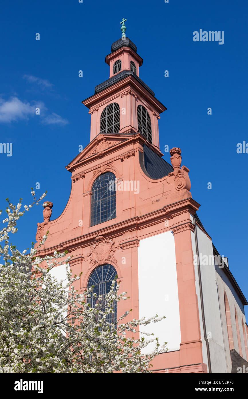 La torre della chiesa Deutschordenshaus in Francoforte sul Meno, Germania Foto Stock