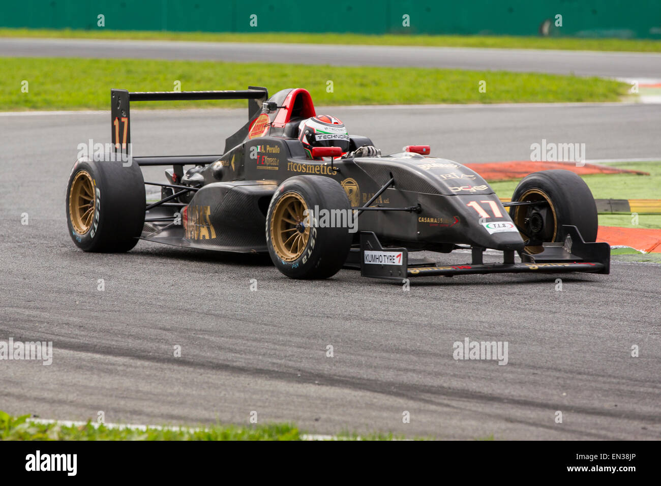 Monza, Italia - 25 ottobre Tatuus FA 010 FPT di TECHNORACE ASD Team, pilotato da Perullo Alessandro in Abarth F2 italiano Foto Stock