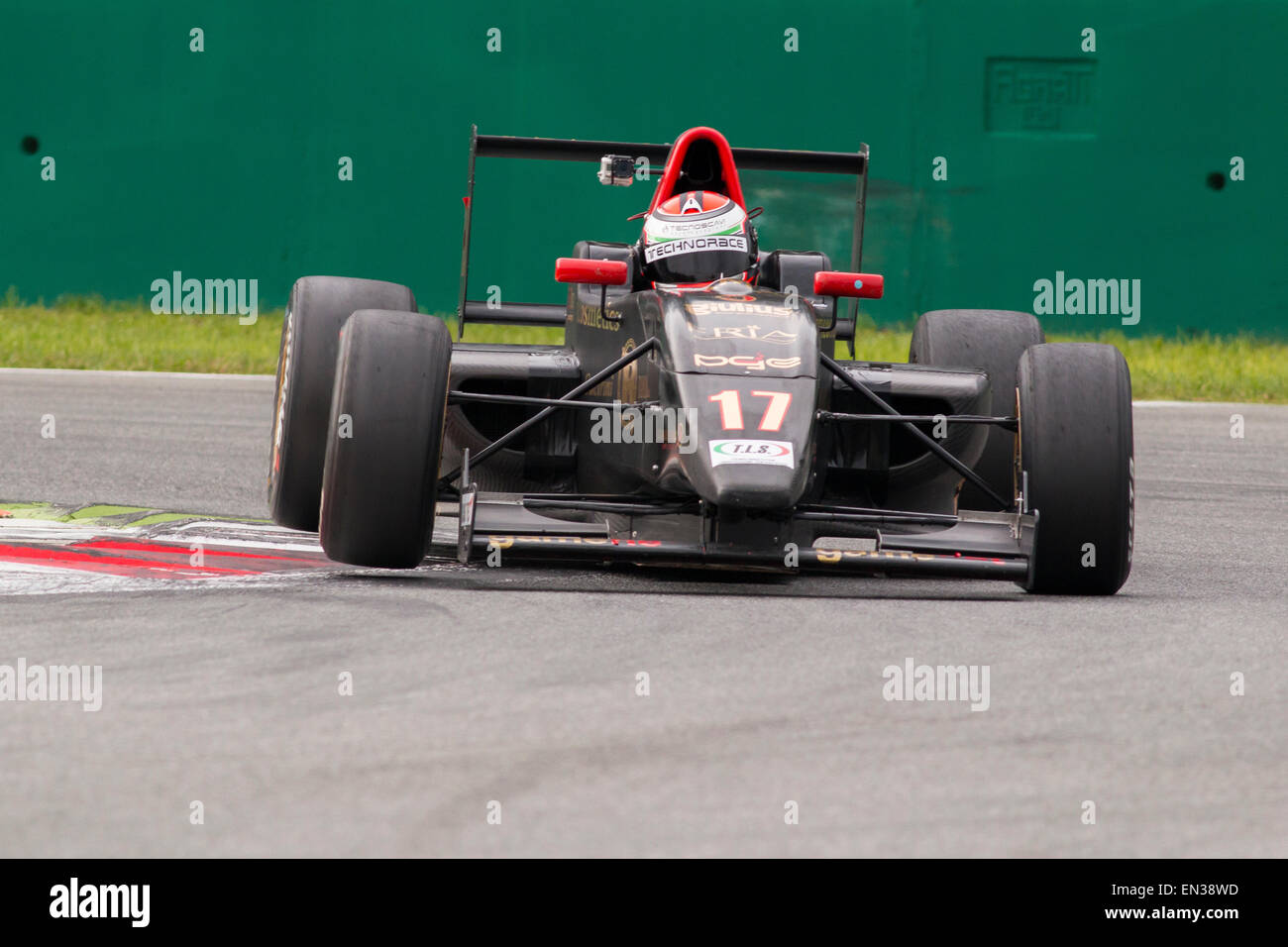 Monza, Italia - 25 ottobre Tatuus FA 010 FPT di TECHNORACE ASD Team, pilotato da Perullo Alessandro in Abarth F2 italiano Foto Stock