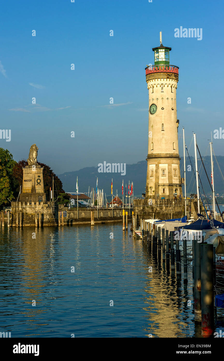 Leone bavarese, nuovo faro, porto, il lago di Costanza, Lindau, Svevia, Baviera, Germania Foto Stock