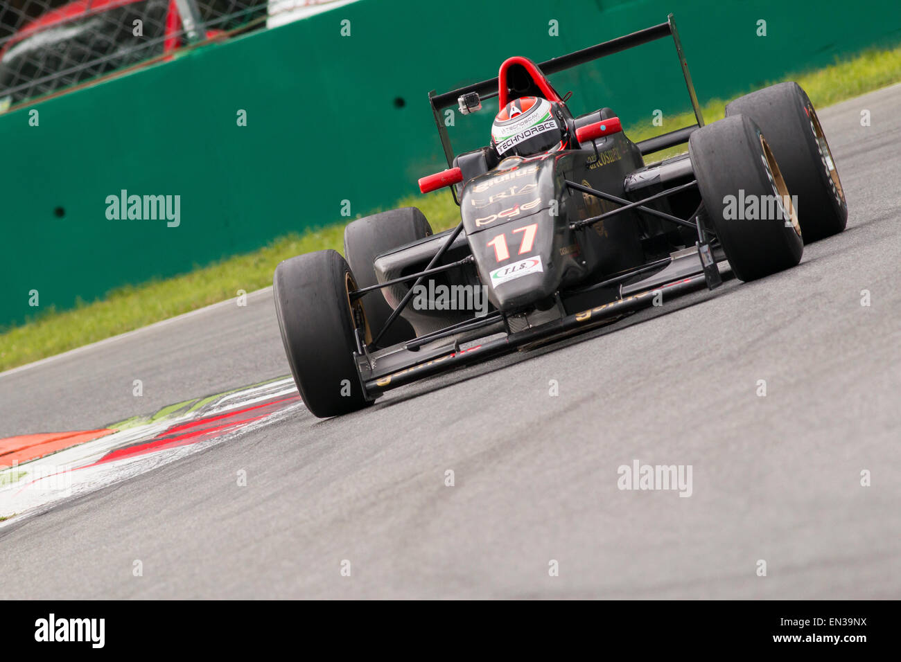 Monza, Italia - 25 ottobre Tatuus FA 010 FPT di TECHNORACE ASD Team, pilotato da Perullo Alessandro in Abarth F2 italiano Foto Stock