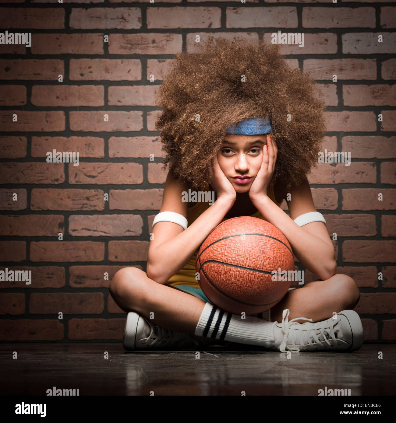 Femmina giocatore di basket con un afro Foto Stock