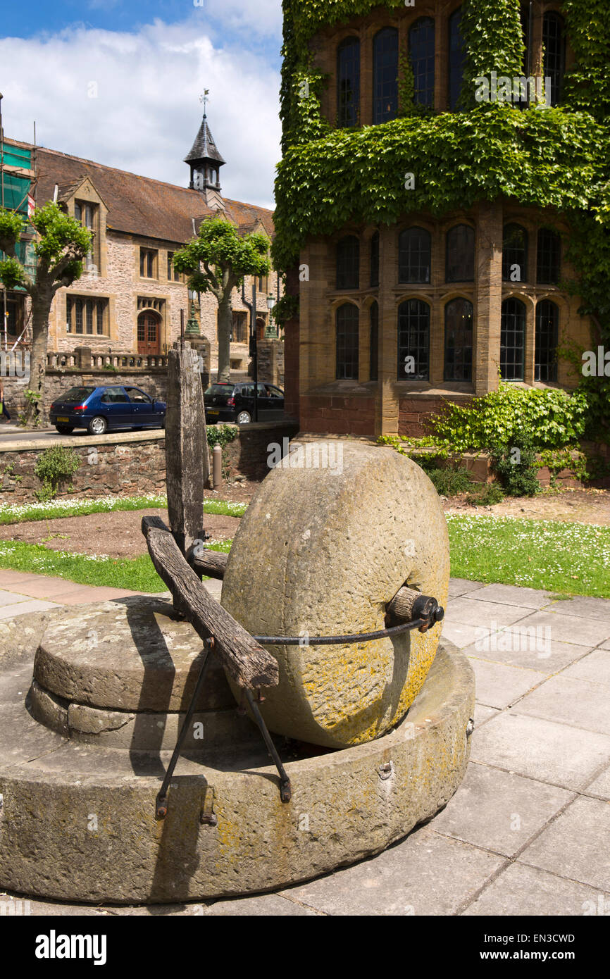 Regno Unito, Inghilterra, Somerset, Taunton, Corporation Street, tradizionale antica pietra sidro premere, donati da Taunton sidro Co Foto Stock
