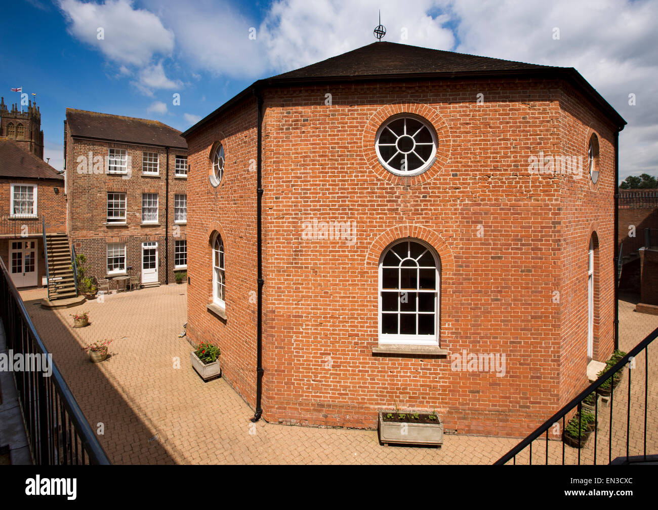 Regno Unito, Inghilterra, Somerset, Taunton, Middle Street, Ottagono Cappella, aperto da John Wesley nel 1776, gli uffici di oggi Foto Stock