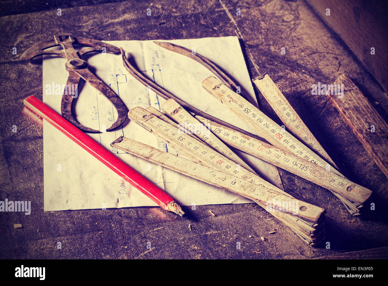 Retrò stile vintage foto del tradizionale vecchio falegname utensili. Foto Stock