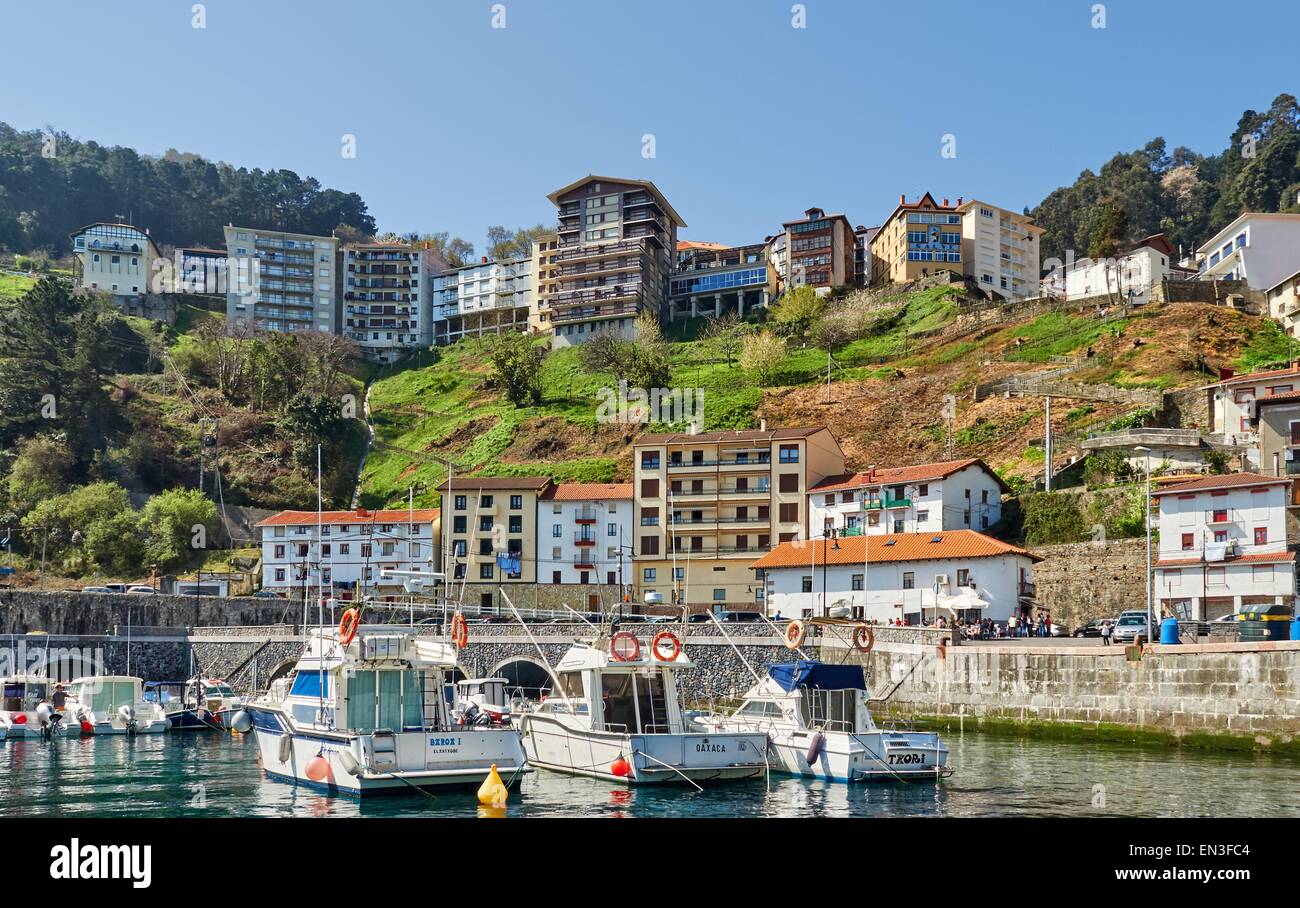 Porta Elantxobe immagine da una barca Foto Stock