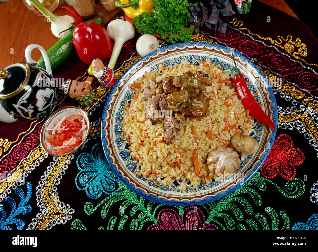 Oriental Uzbek pilaf . Centrale di cucina asiatica Foto Stock