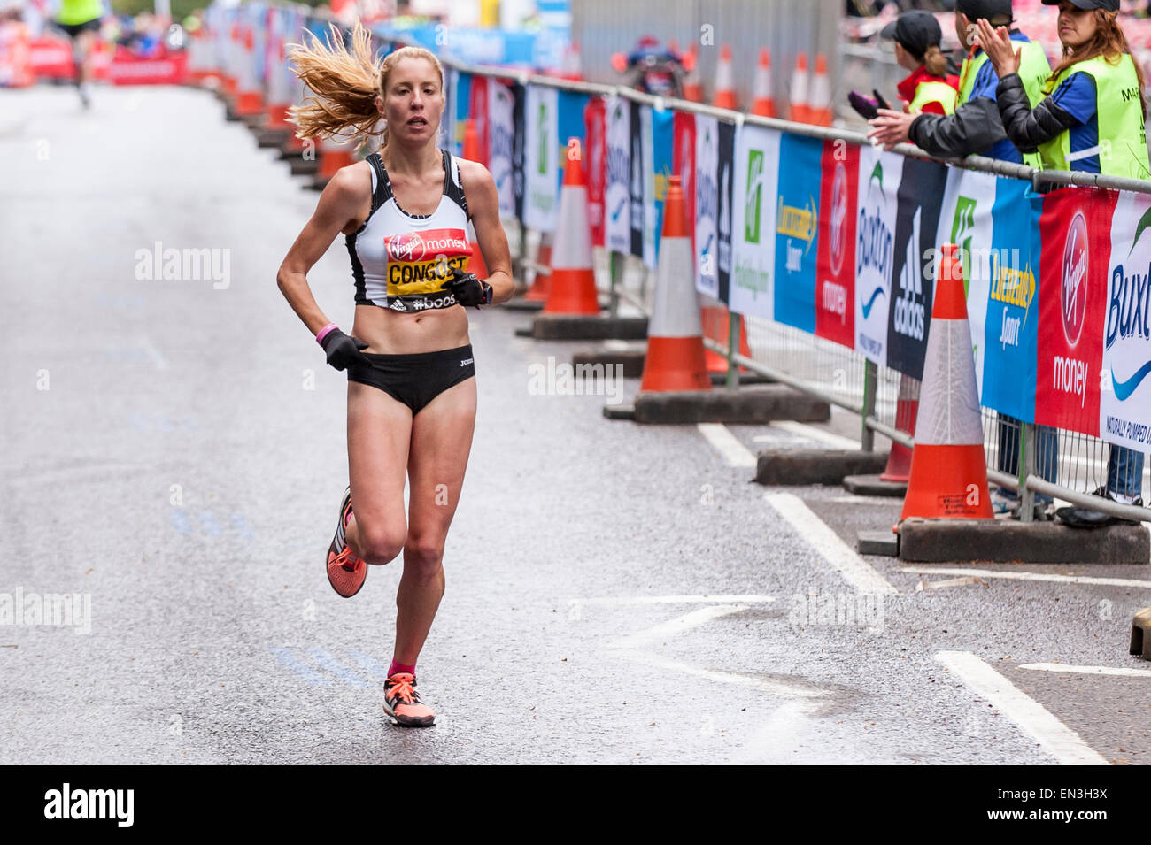 Londra, Regno Unito. Il 26 aprile 2015. Elena Congost (ESP) prendendo parte al Comitato Paralimpico Internazionale (IPC) Atletica Campionati del Mondo Marathon presso l'autostrada, Vicino miglio 13, durante la Vergine denaro maratona di Londra. Credito: Stephen Chung / Alamy Live News Foto Stock