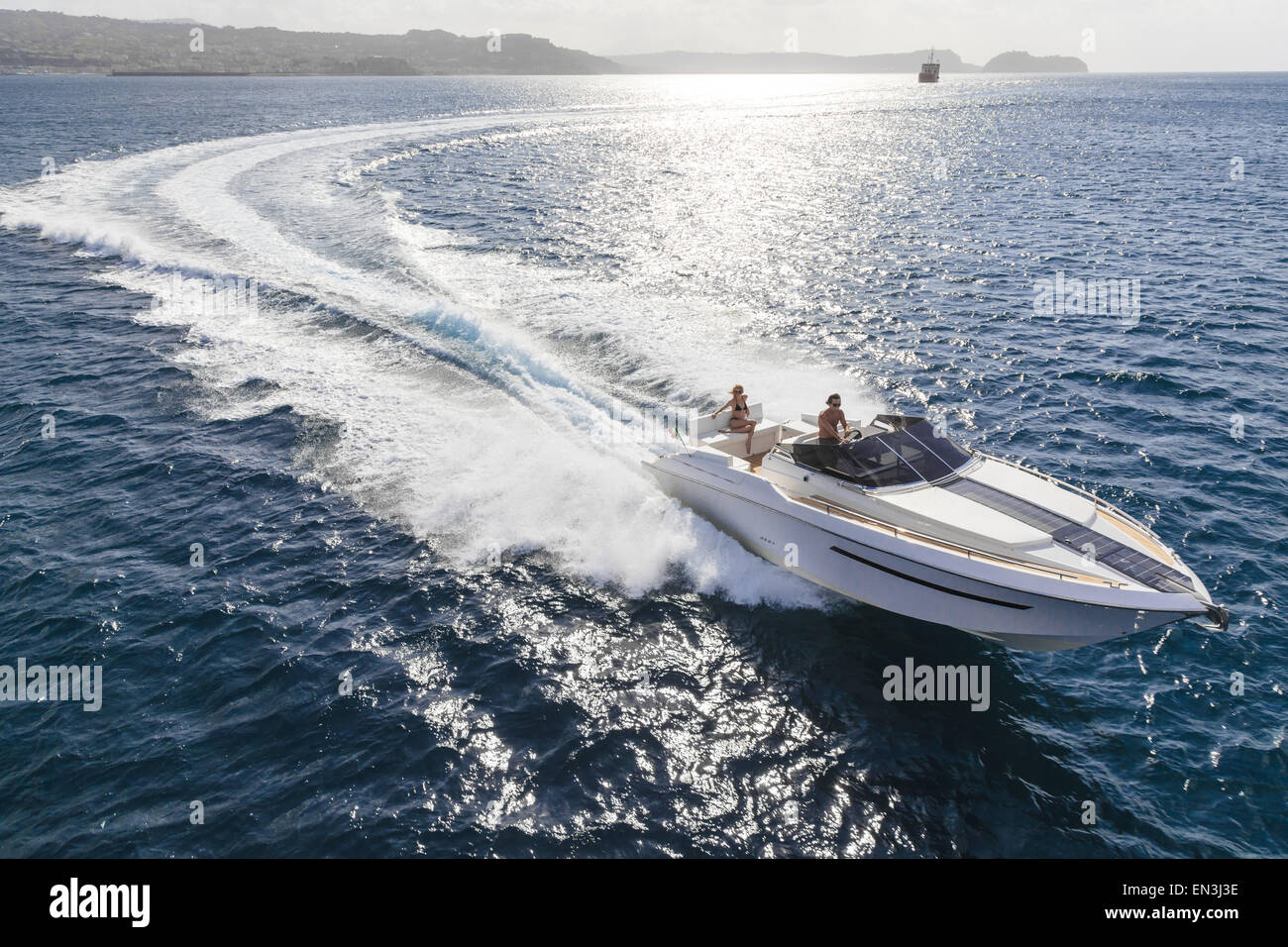 Imbarcazione a motore in navigazione Foto Stock