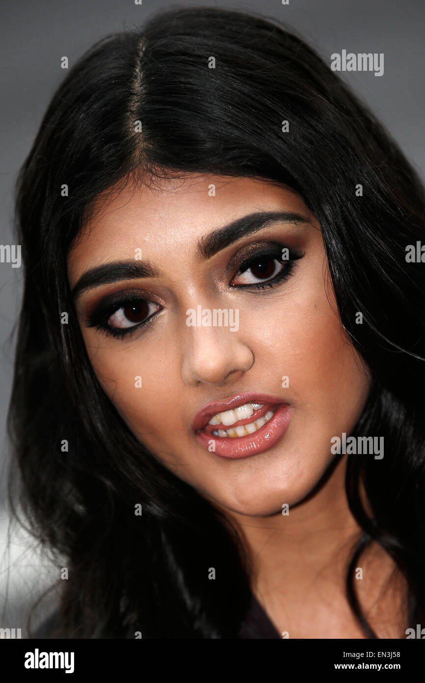 Neelam Gill è visto come lei arriva per una cerimonia di premiazione a Londra Aprile 2015 Foto Stock