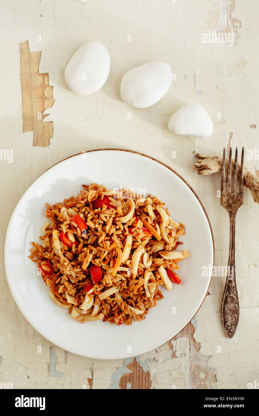 Riso fritto con frutti di mare. Cucina asiatica. Khao Pad. Thai cibo piccante. Foto Stock