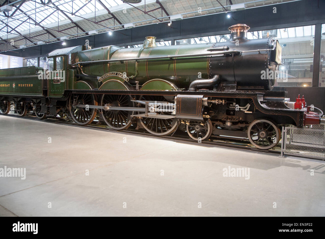 Museo di vapore della Great Western Railway, Swindon, England, Regno Unito - Castello di Caerphilly noto come The Cheltenham Flyer Foto Stock