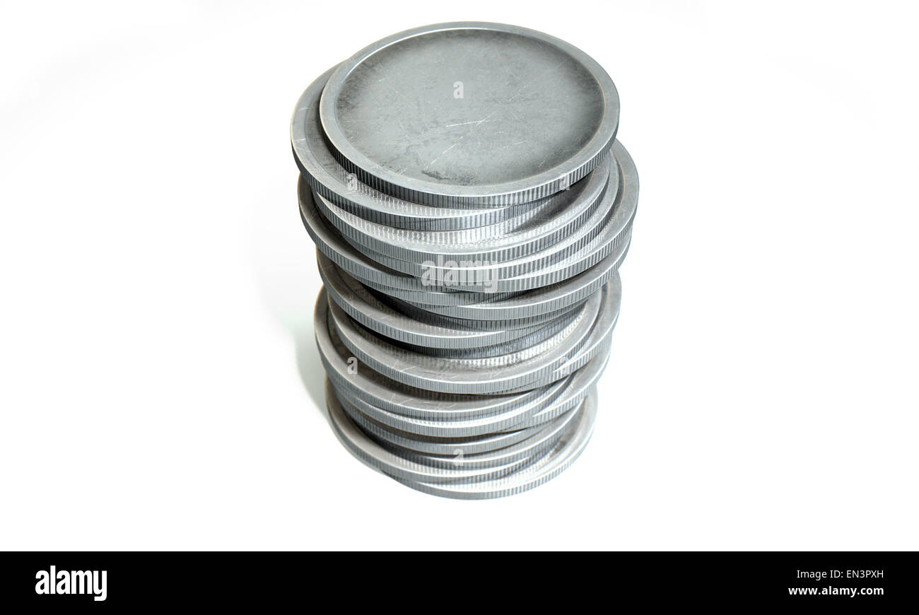 Un estremo dettaglio di una pila di blank monete d'argento isolato su un bianco di sfondo per studio Foto Stock