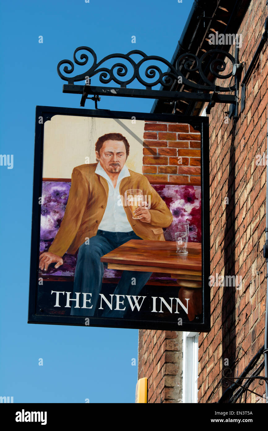 Il New Inn pub segno, Pershore, Worcestershire, England, Regno Unito Foto Stock