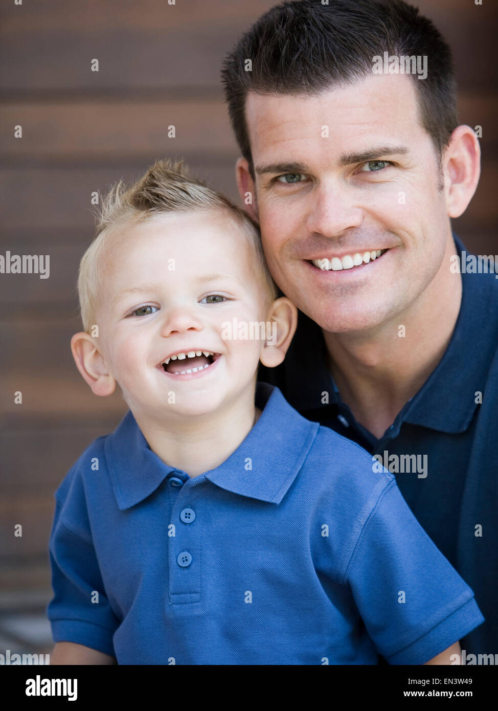 Padre e figlio giovane Foto Stock