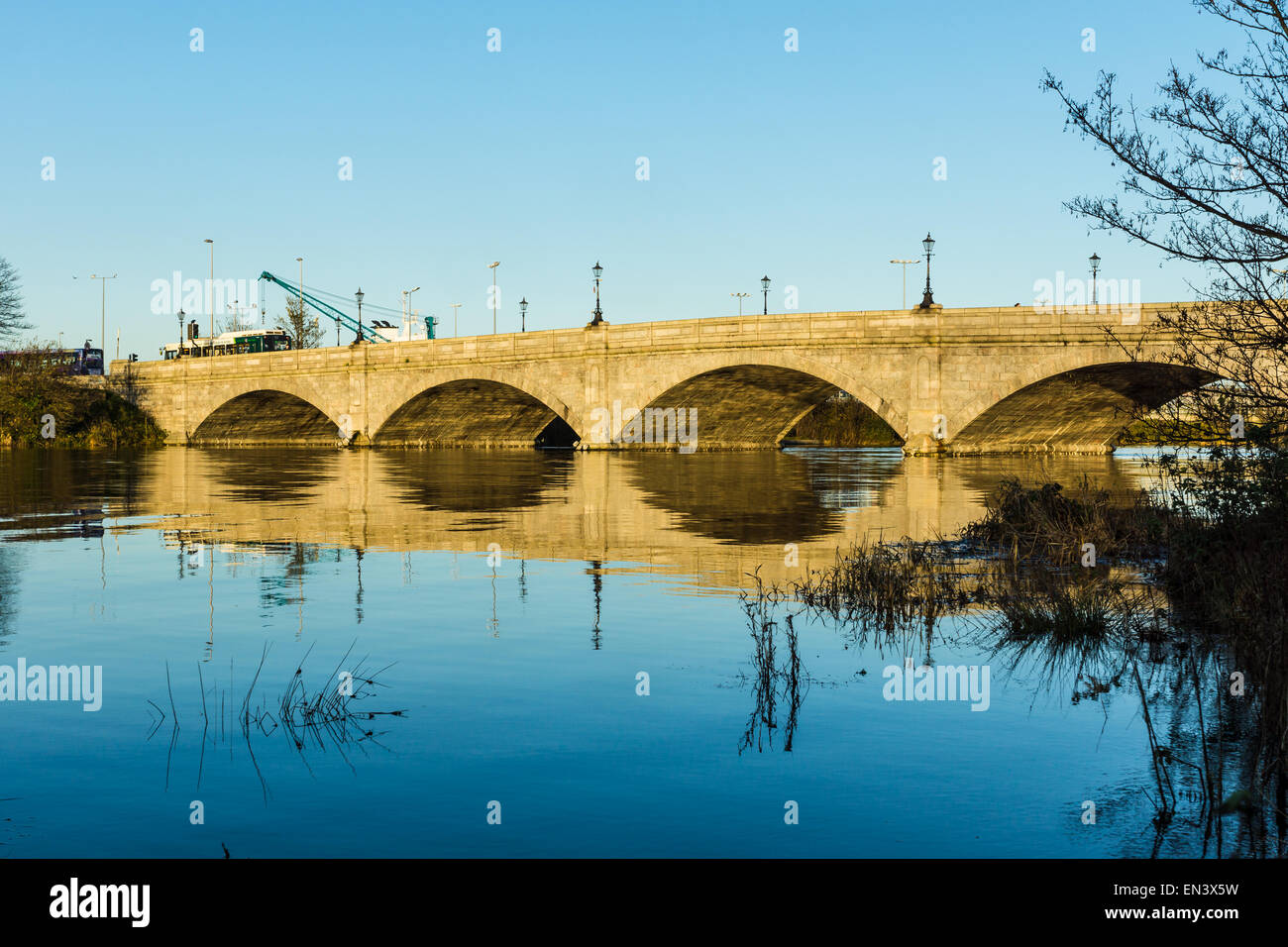 Victoria ponte attraversa il fiume Dee in Aberdeen, Scozia. Foto Stock