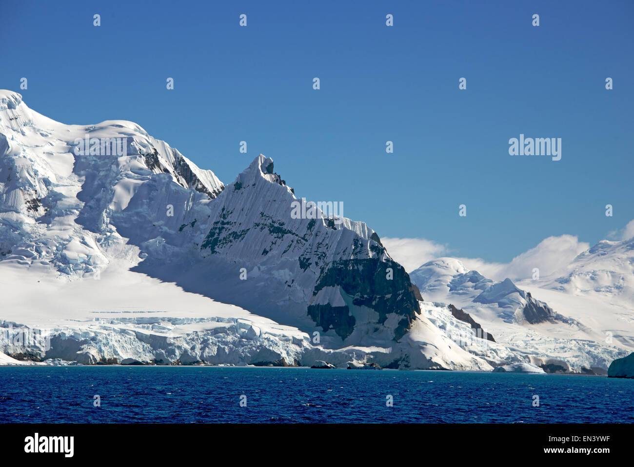 Coperta di neve montagna formazione Brabant Isola Penisola Antartica Antartide Foto Stock