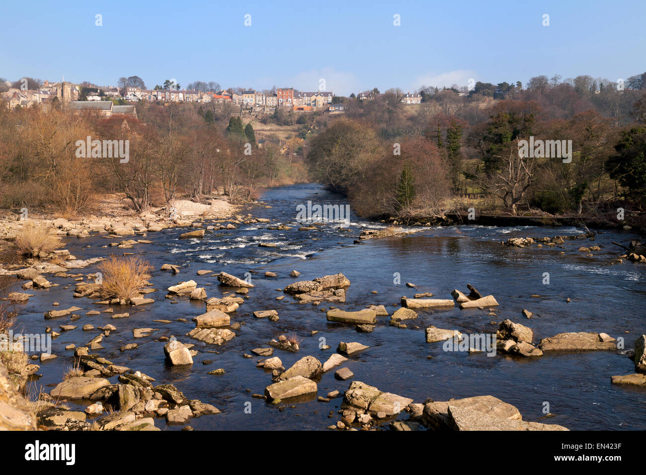 Il fiume Swale e la città di Richmond, Yorkshire, Regno Unito Foto Stock