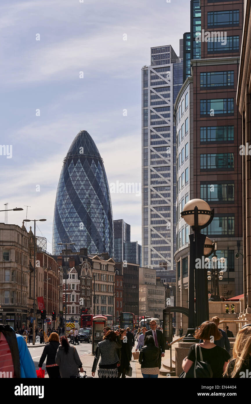 Bishopgate, City of London, guardando a sud verso il Gherkin, London, Regno Unito Foto Stock