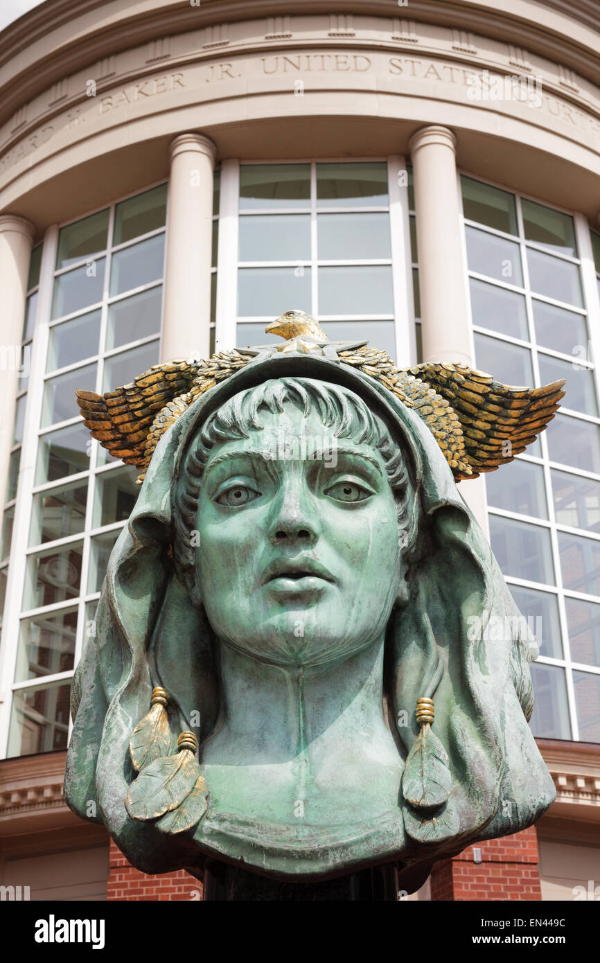 "La donna amata di giustizia' scultura in courthouse square, Knoxville, Tennessee, Stati Uniti d'America Foto Stock