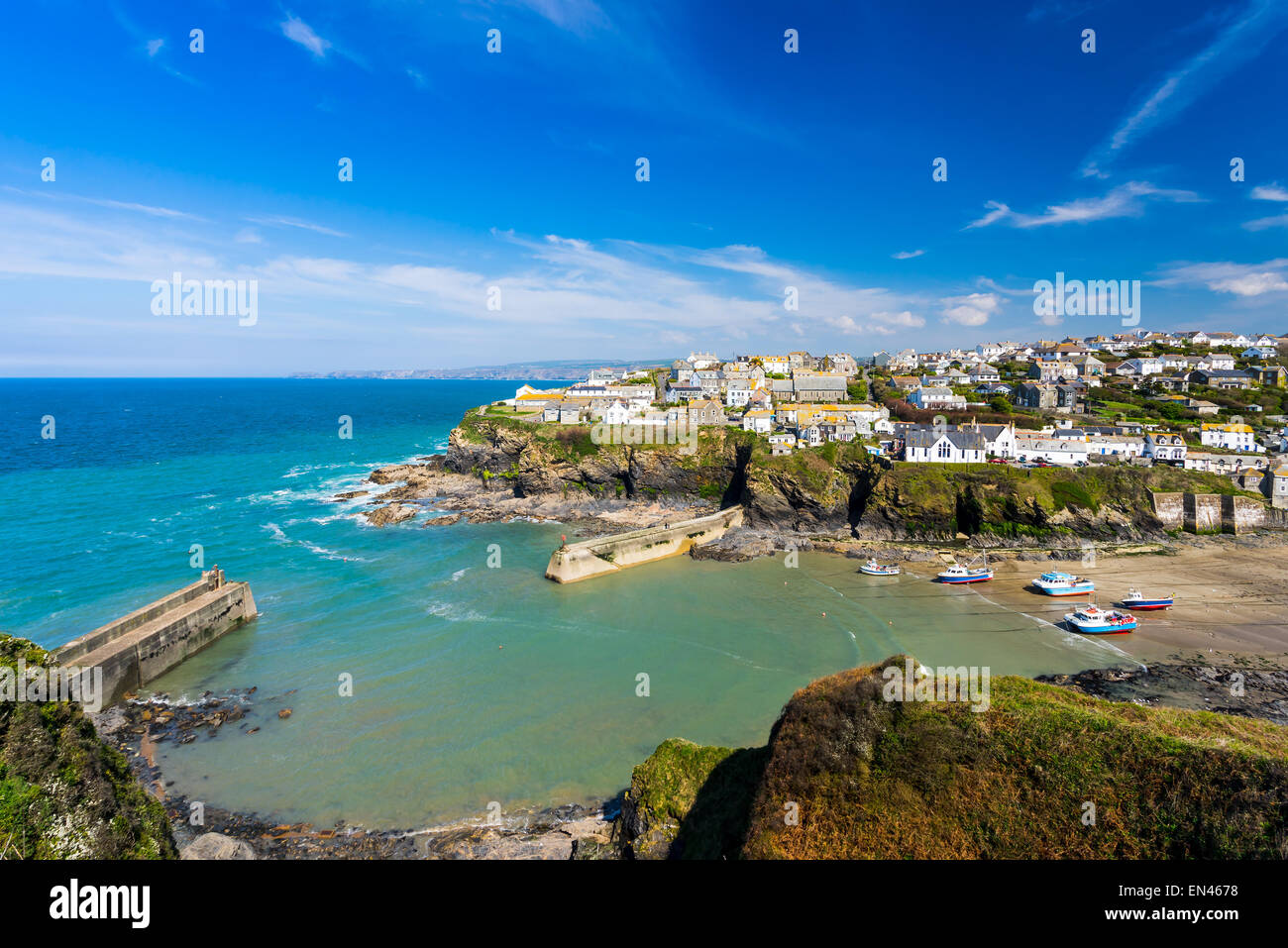 Affacciato sul porto presso il grazioso villaggio di pescatori di Port Isaac sulla North Cornwall coast, Inghilterra UK Europa Foto Stock