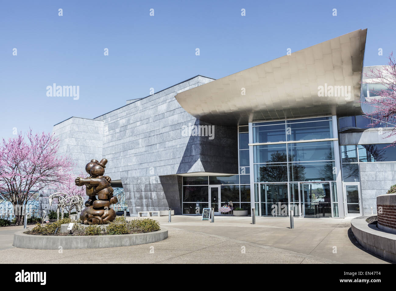 Scultura in bronzo di Tom Otterness fronti Hunter Museum of American Art, Chattanooga, Tennessee, Stati Uniti d'America Foto Stock