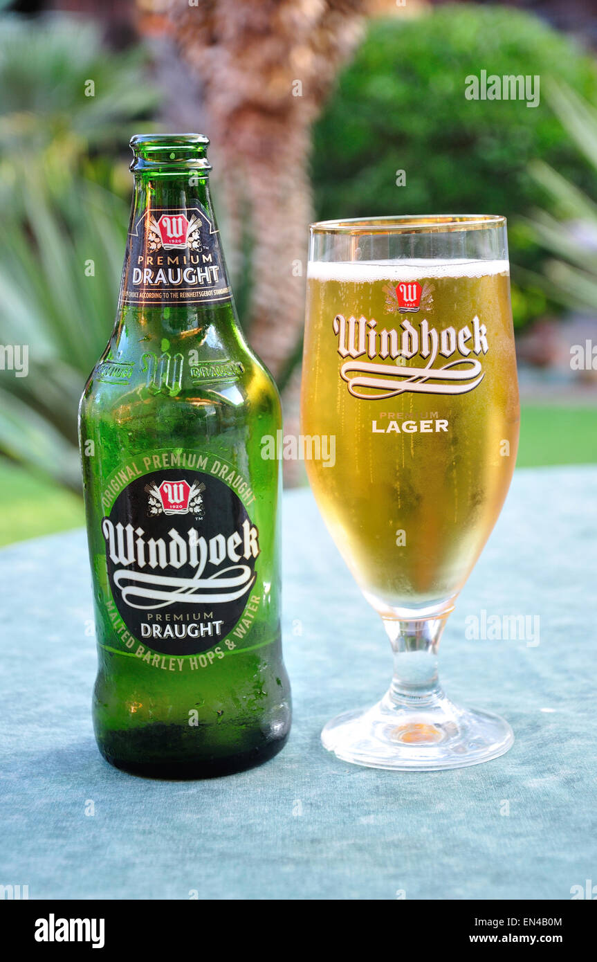 Bottiglia e bicchiere di Windhoek Premium birra, Johannesburg, provincia di Gauteng, Repubblica del Sud Africa Foto Stock