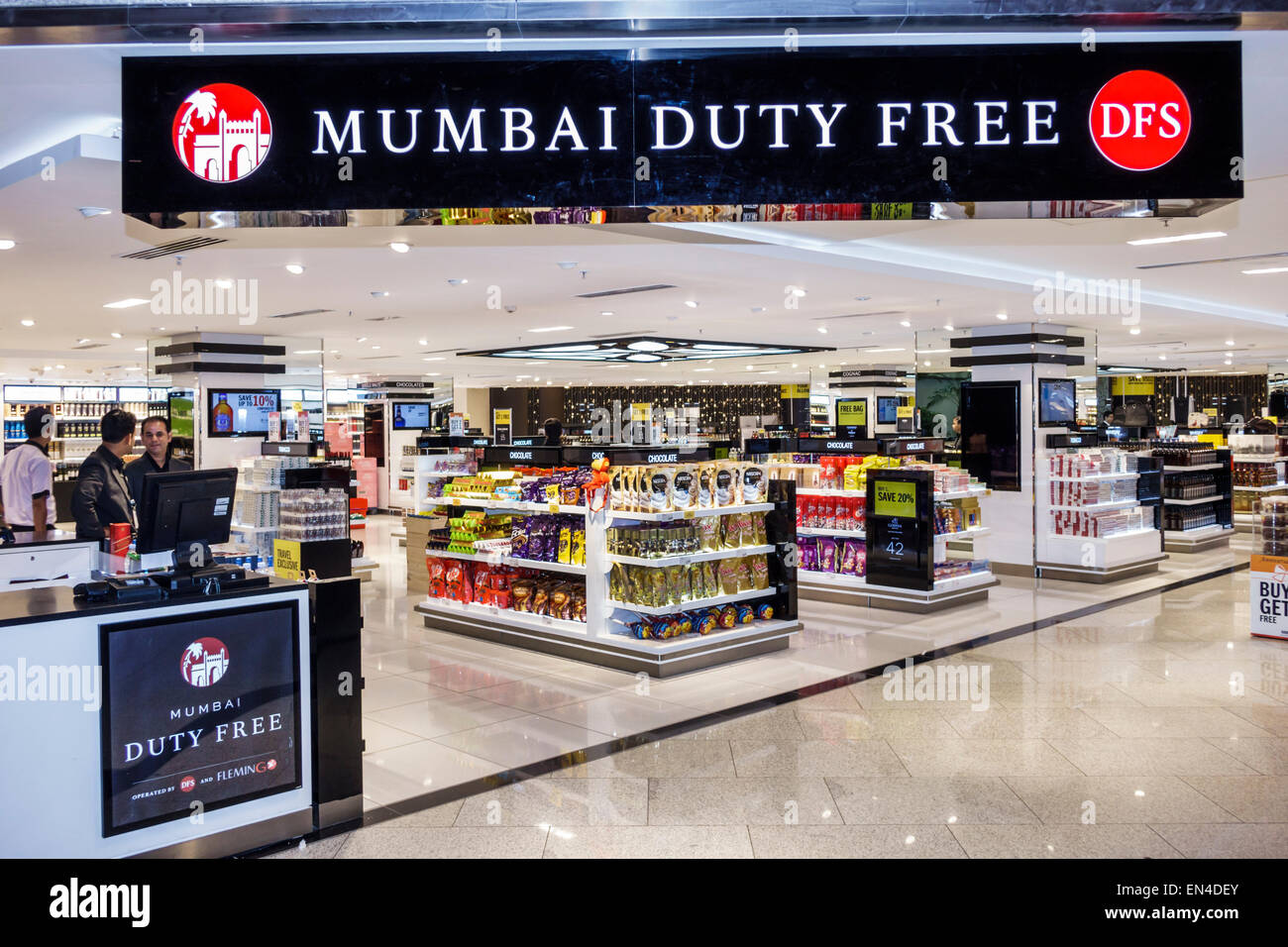 Mumbai India, Chhatrapati Shivaji International Airport, shopping shopper shopping negozi di mercato mercati di mercato di acquisto di vendita, negozio al dettaglio sto Foto Stock