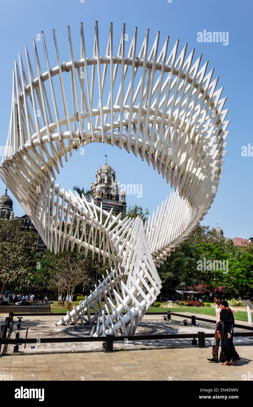 Mumbai India, Fort Mumbai, Veer Nariman Road, Cross Maidan Garden, The Charkha, Spinning Wheel, arte pubblica, scultura Foto Stock