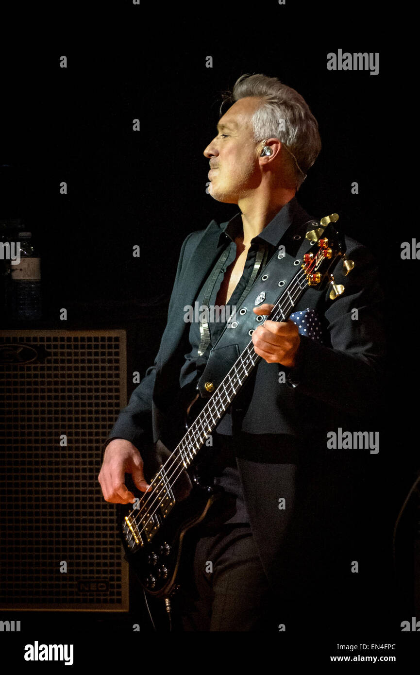 Toronto, Ontario, Canada. 27 apr, 2015. British new wave band Spandau Ballet eseguita nel centro storico di Massey Hall di Toronto. I membri della band: Tony Hadley, GARY KEMP, STEVE NORMAN, JOHN KEEBLE, Martin Kemp Credit: Igor Vidyashev/ZUMA filo/Alamy Live News Foto Stock