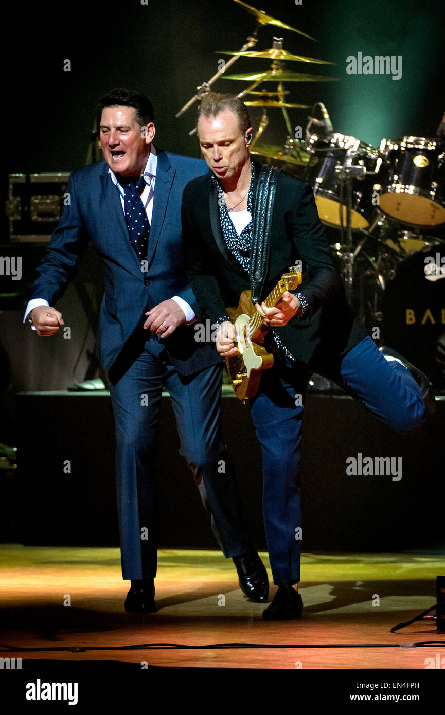 Toronto, Ontario, Canada. 27 apr, 2015. British new wave band Spandau Ballet eseguita nel centro storico di Massey Hall di Toronto. I membri della band: Tony Hadley, GARY KEMP, STEVE NORMAN, JOHN KEEBLE, Martin Kemp Credit: Igor Vidyashev/ZUMA filo/Alamy Live News Foto Stock