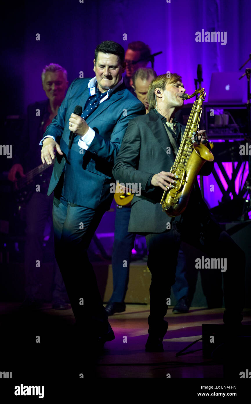 Toronto, Ontario, Canada. 27 apr, 2015. British new wave band Spandau Ballet eseguita nel centro storico di Massey Hall di Toronto. I membri della band: Tony Hadley, GARY KEMP, STEVE NORMAN, JOHN KEEBLE, Martin Kemp Credit: Igor Vidyashev/ZUMA filo/Alamy Live News Foto Stock