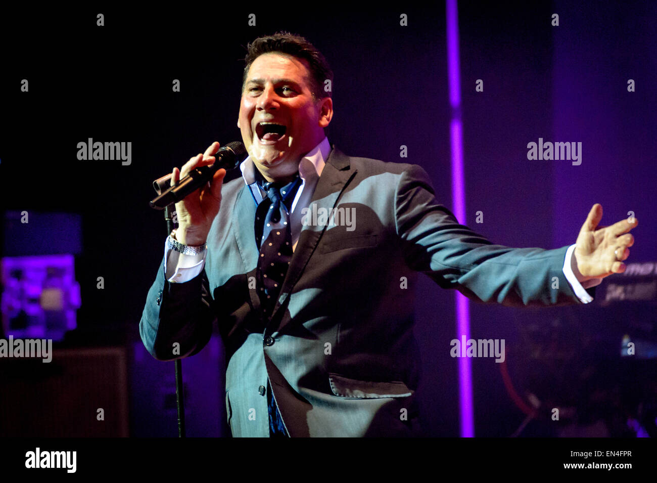 Toronto, Ontario, Canada. 27 apr, 2015. British new wave band Spandau Ballet eseguita nel centro storico di Massey Hall di Toronto. I membri della band: Tony Hadley, GARY KEMP, STEVE NORMAN, JOHN KEEBLE, Martin Kemp Credit: Igor Vidyashev/ZUMA filo/Alamy Live News Foto Stock
