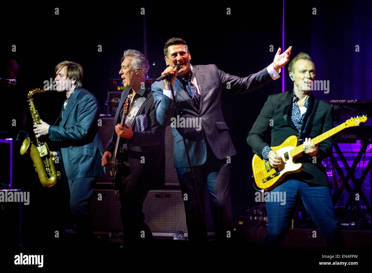Toronto, Ontario, Canada. 27 apr, 2015. British new wave band Spandau Ballet eseguita nel centro storico di Massey Hall di Toronto. I membri della band: Tony Hadley, GARY KEMP, STEVE NORMAN, JOHN KEEBLE, Martin Kemp Credit: Igor Vidyashev/ZUMA filo/Alamy Live News Foto Stock