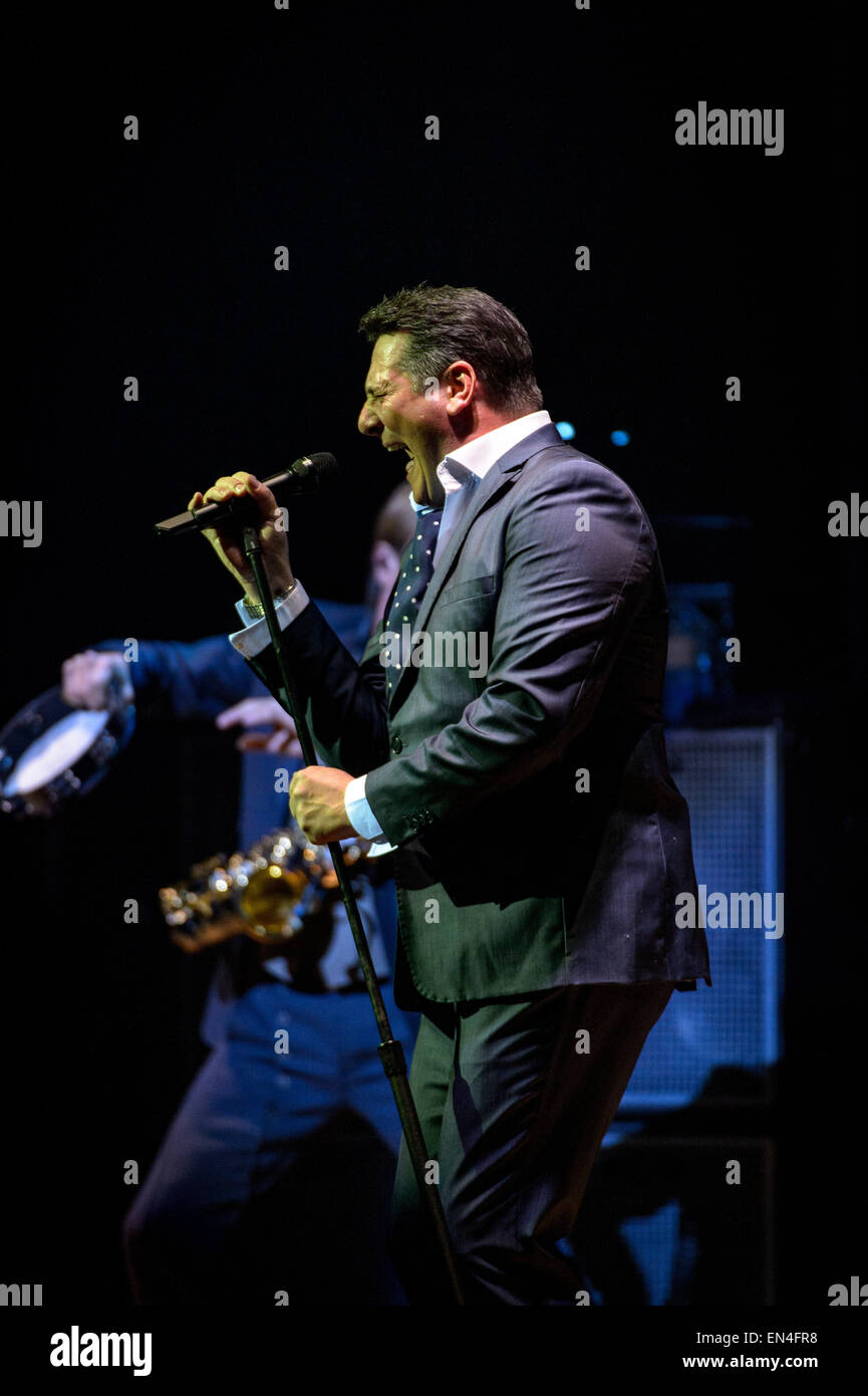 Toronto, Ontario, Canada. 27 apr, 2015. British new wave band Spandau Ballet eseguita nel centro storico di Massey Hall di Toronto. I membri della band: Tony Hadley, GARY KEMP, STEVE NORMAN, JOHN KEEBLE, Martin Kemp Credit: Igor Vidyashev/ZUMA filo/Alamy Live News Foto Stock