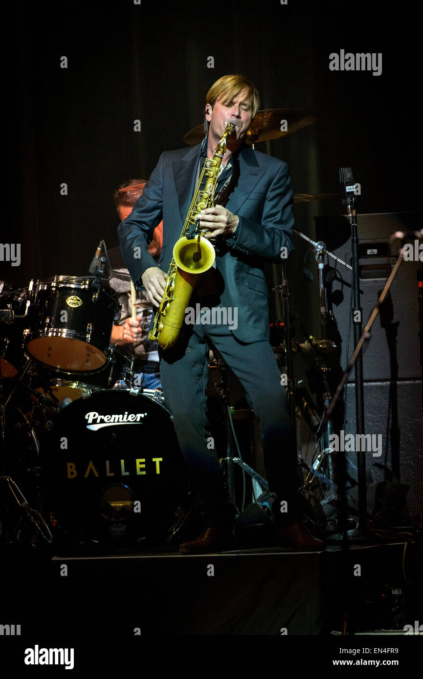 Toronto, Ontario, Canada. 27 apr, 2015. British new wave band Spandau Ballet eseguita nel centro storico di Massey Hall di Toronto. I membri della band: Tony Hadley, GARY KEMP, STEVE NORMAN, JOHN KEEBLE, Martin Kemp Credit: Igor Vidyashev/ZUMA filo/Alamy Live News Foto Stock