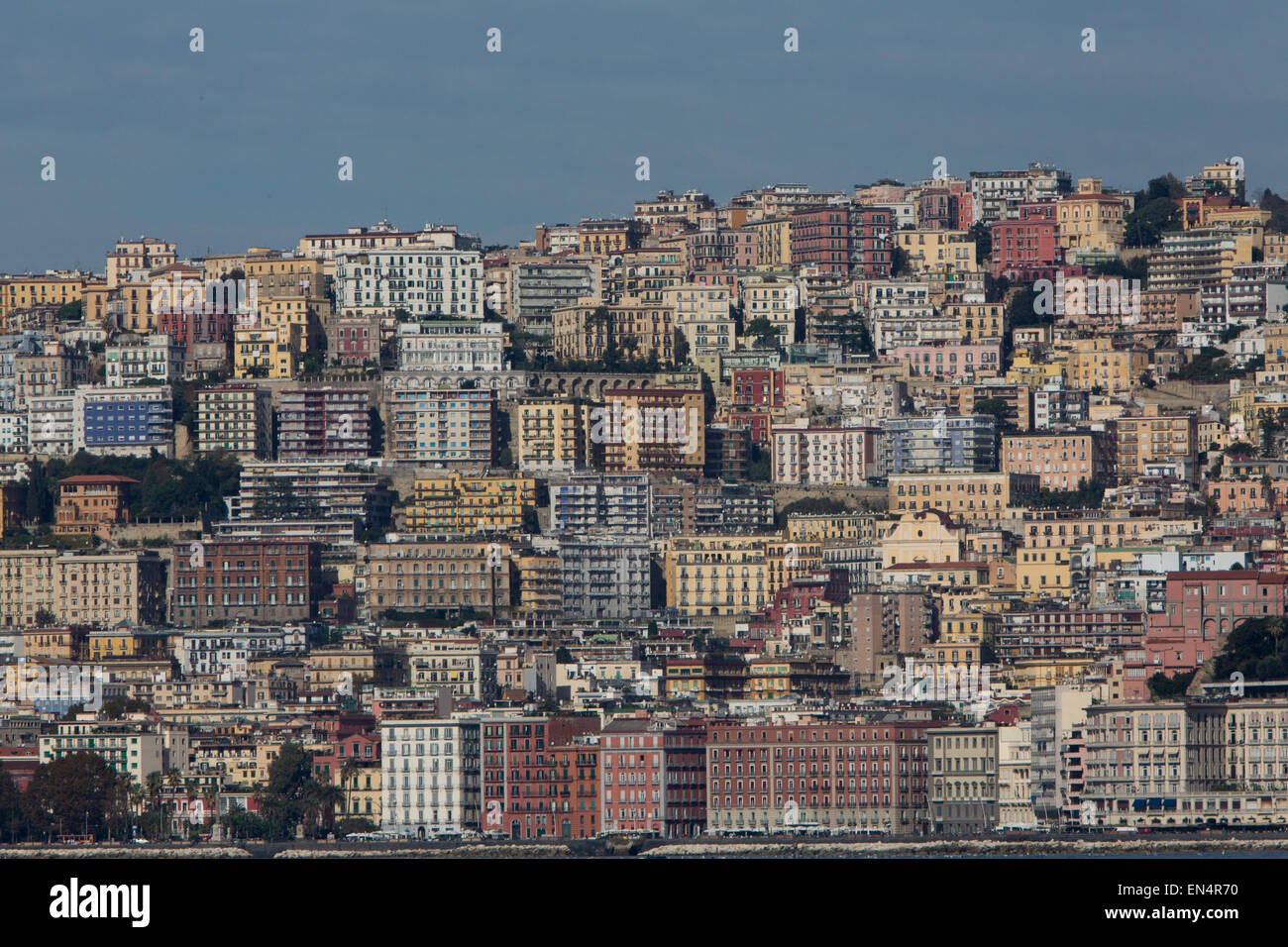 Vista su Napoli dal lato mare Foto Stock