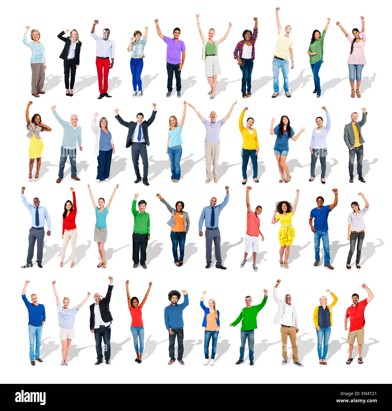 Multi-Ethnic gruppo di persone con le braccia alzate Foto Stock