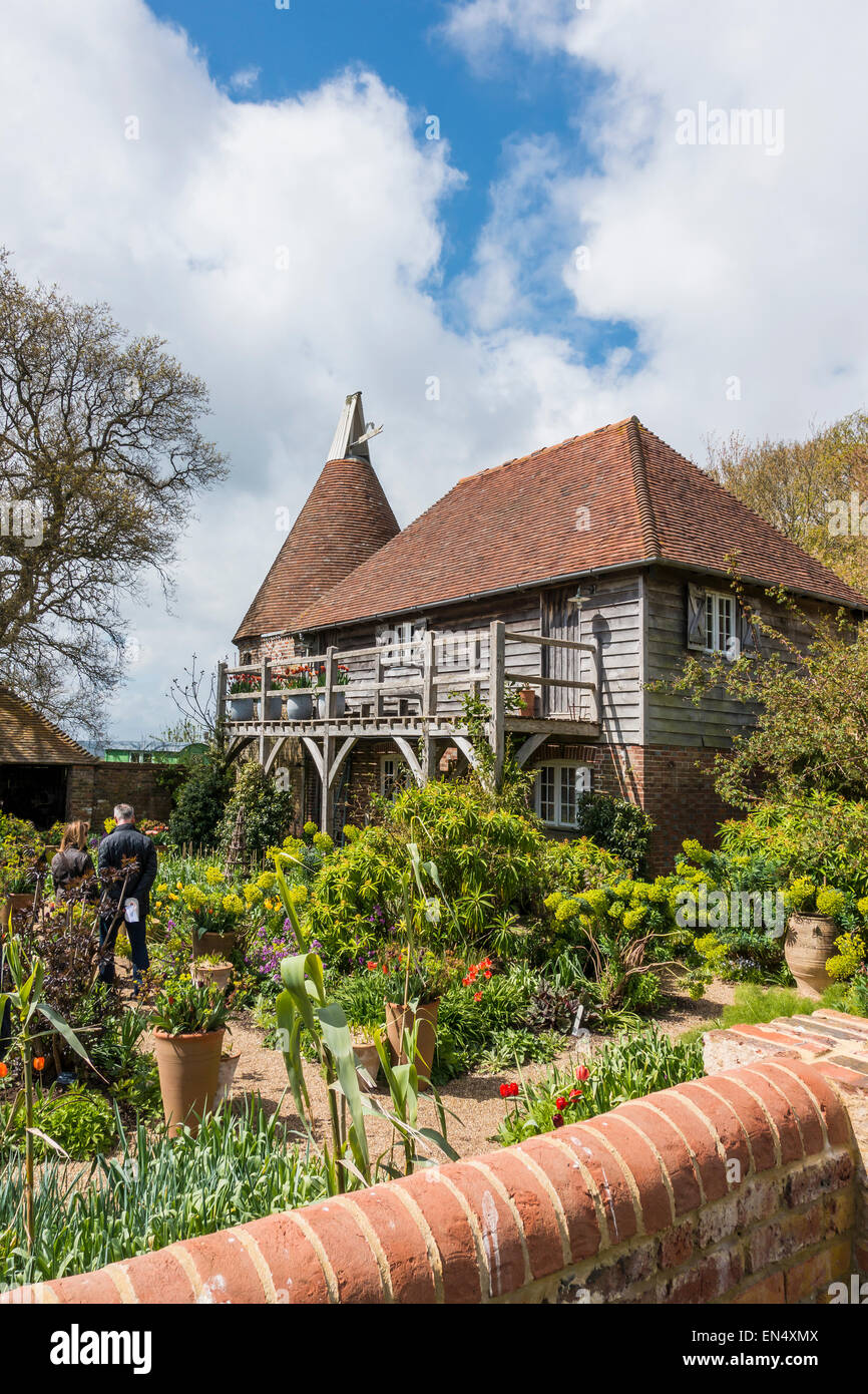 Oast House Sarah Raven Garden Pesce persico Hill Brightling Sussex Foto Stock