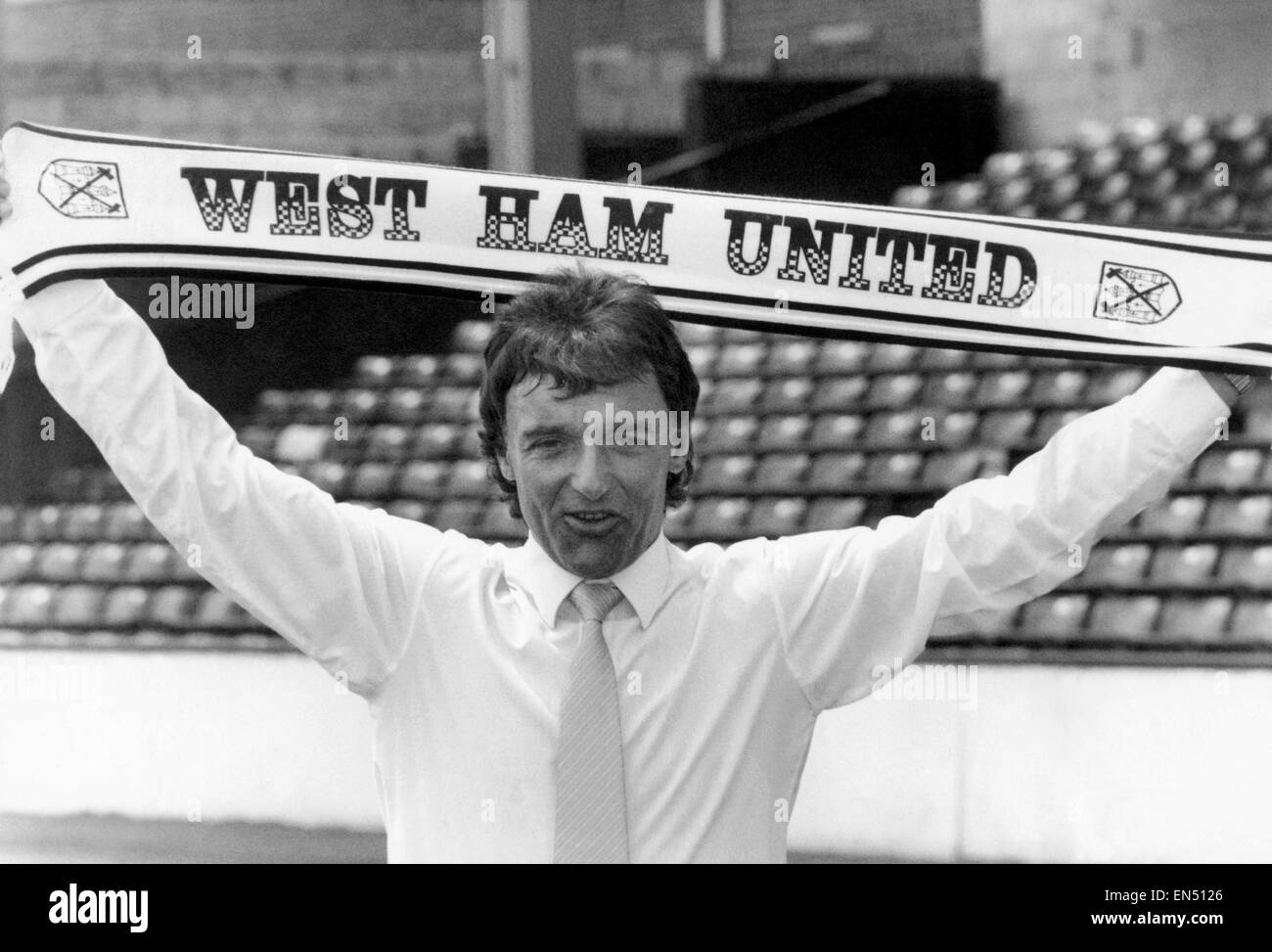 Lou Macari raffigurato all Upton Park all'inizio del suo lavoro come manager del West Ham. 7 Luglio 1989 Foto Stock