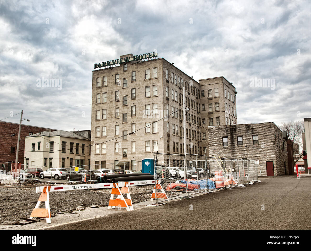 Syracuse, New York, Stati Uniti d'America. Aprile 26,2015. Storico Hotel Parkview. Originariamente costruito come un arte medica edificio nel 1926 Foto Stock