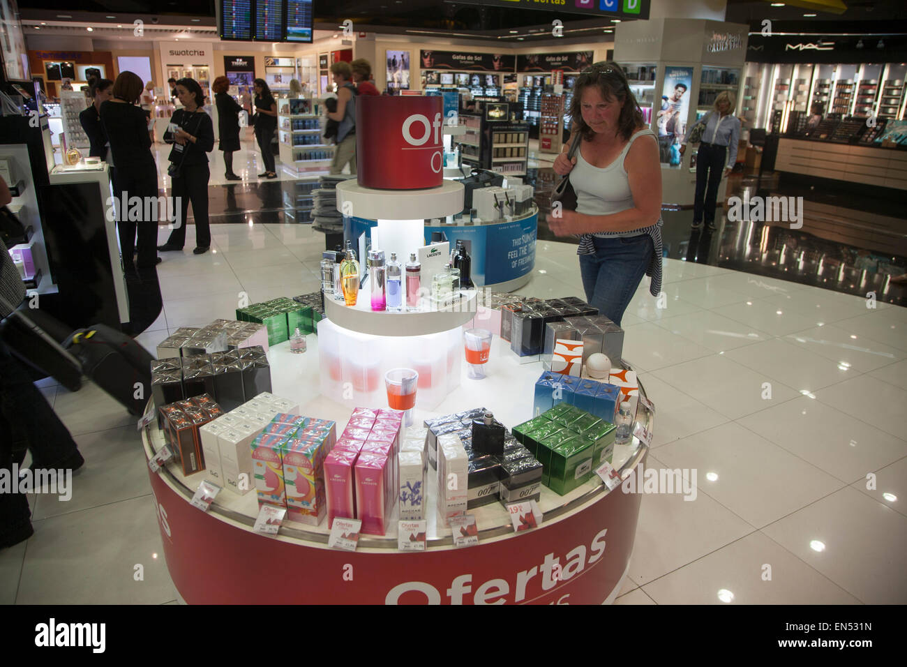 Shopping duty free lounge in aeroporto di Malaga, Spagna Foto Stock