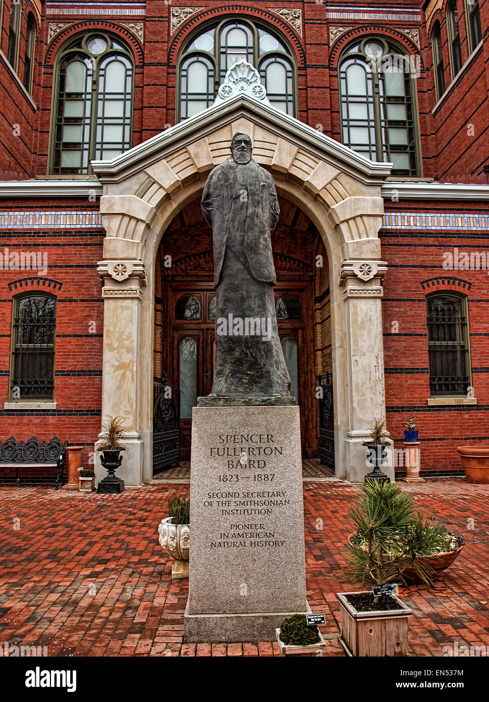 Washington, DC, Stati Uniti d'America. Marzo 10,2015 . Statua di Spencer Fullerton Baird, secondo segretario dello Smithsonian Institution Foto Stock