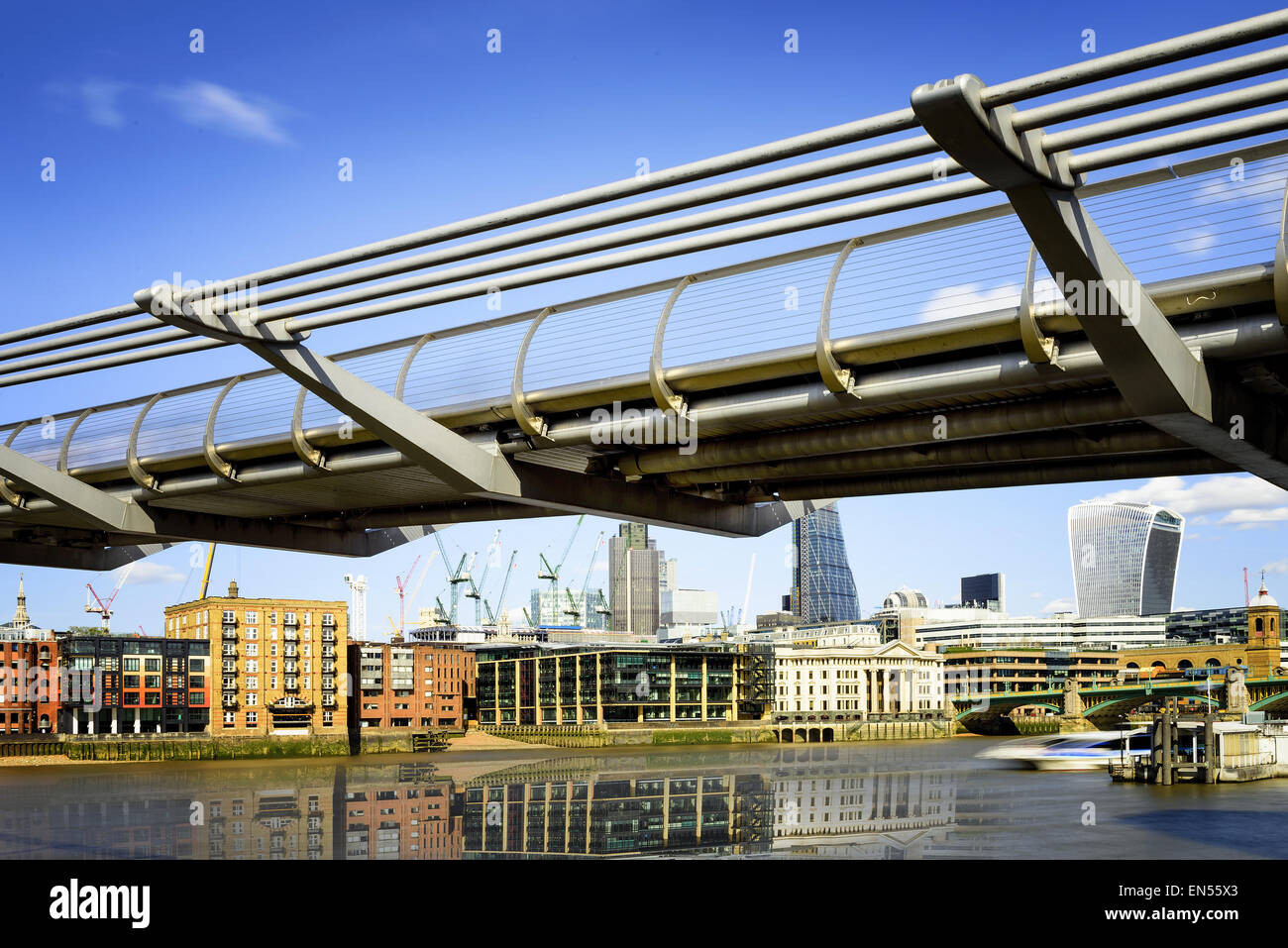 Millenium Bridge di Londra, Inghilterra Foto Stock