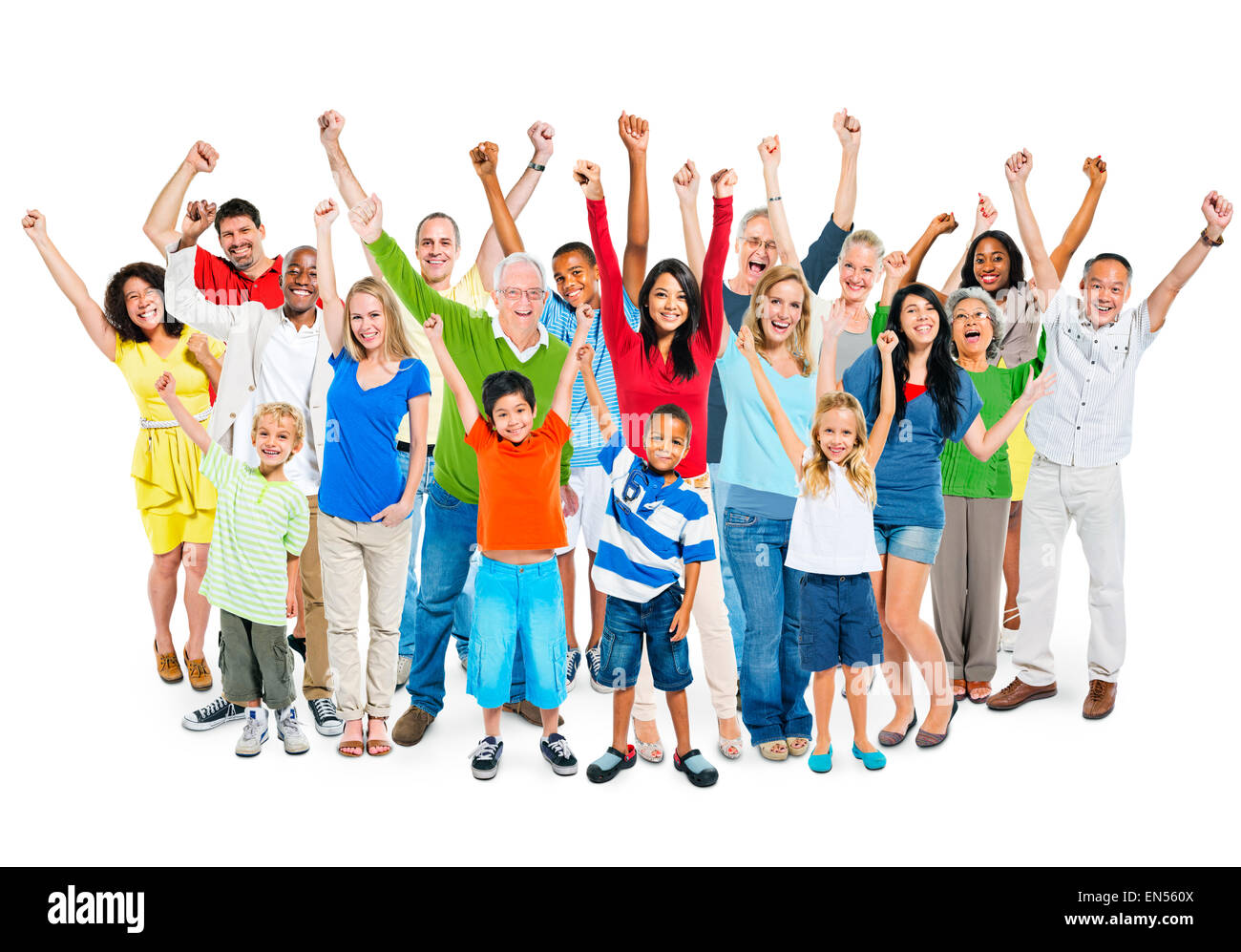 Grande gruppo di multi-etniche diverse età mista persone celebrare con loro le mani alzate. Foto Stock