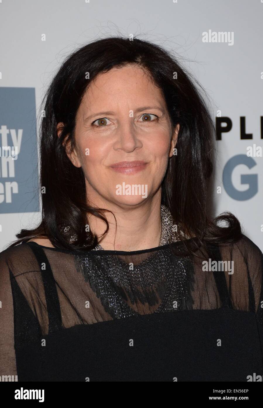 Laura Poitras presso gli arrivi per Film Society del Lincoln Center: annuale quarantaduesima Chaplin Award Gala, Alice Tully Hall presso il Lincoln Center di New York, NY, 27 aprile 2015. Foto di: Derek Storm/Everett Collection Foto Stock