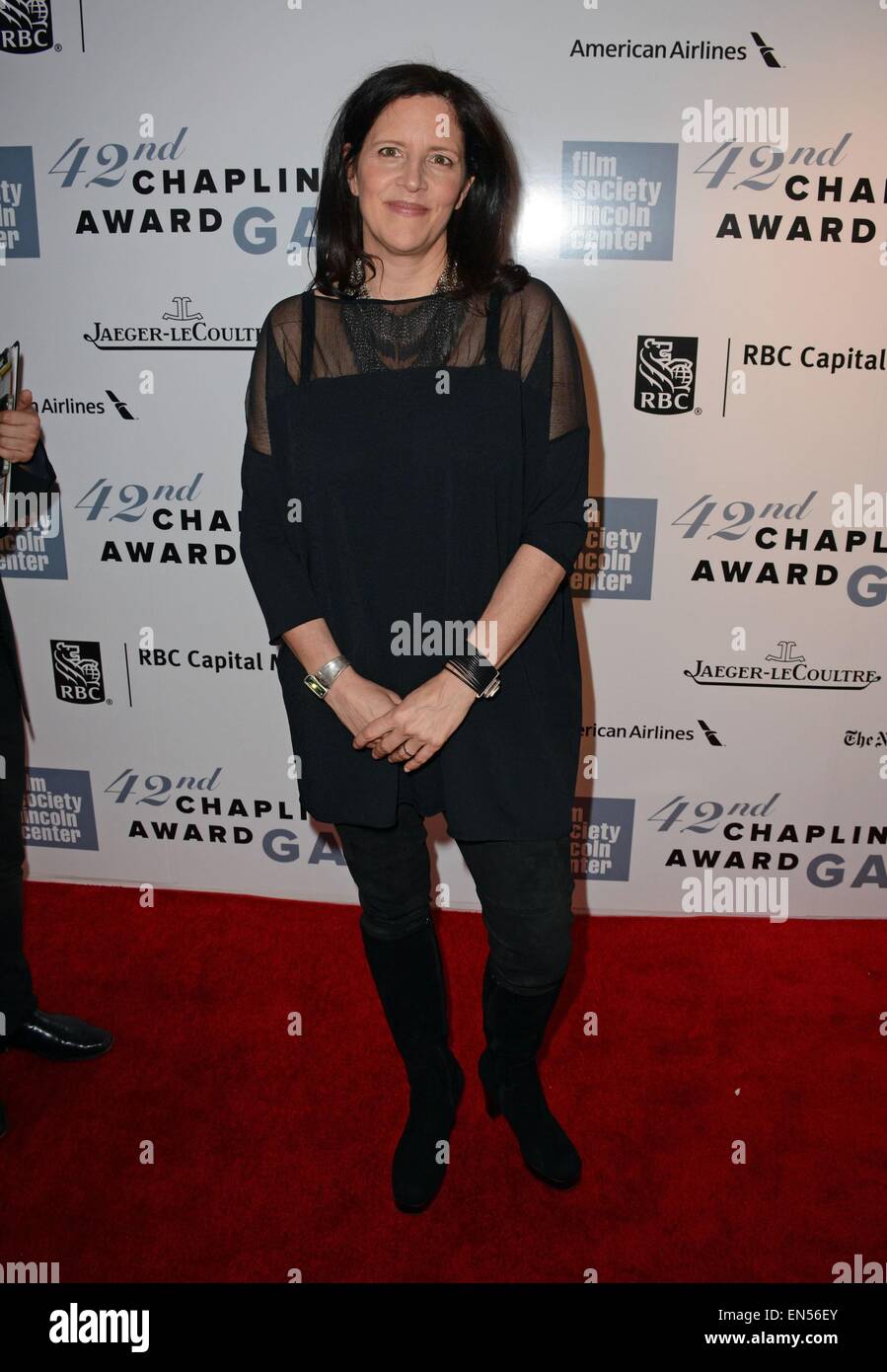 Laura Poitras presso gli arrivi per Film Society del Lincoln Center: annuale quarantaduesima Chaplin Award Gala, Alice Tully Hall presso il Lincoln Center di New York, NY, 27 aprile 2015. Foto di: Derek Storm/Everett Collection Foto Stock